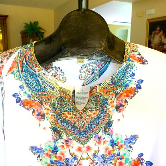 NWT Live and Let Live Embellished Floral Print Top size Large - Picture 4 of 6